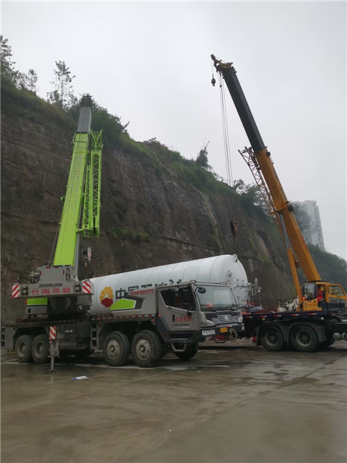 雄县“不怕风雨冻”—— 吊车的 “恶劣环境适应” 技术